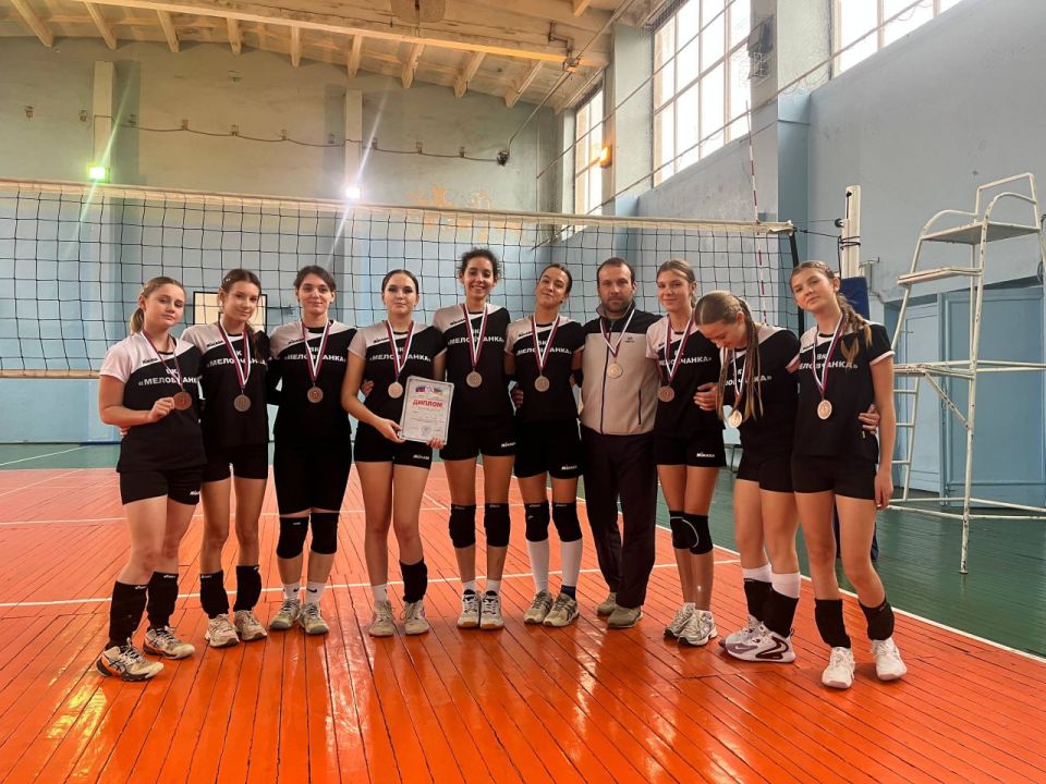Меловская команда девушек (2009-2010 г.р.) успешно выступила на Первенстве Республики по волейболу!