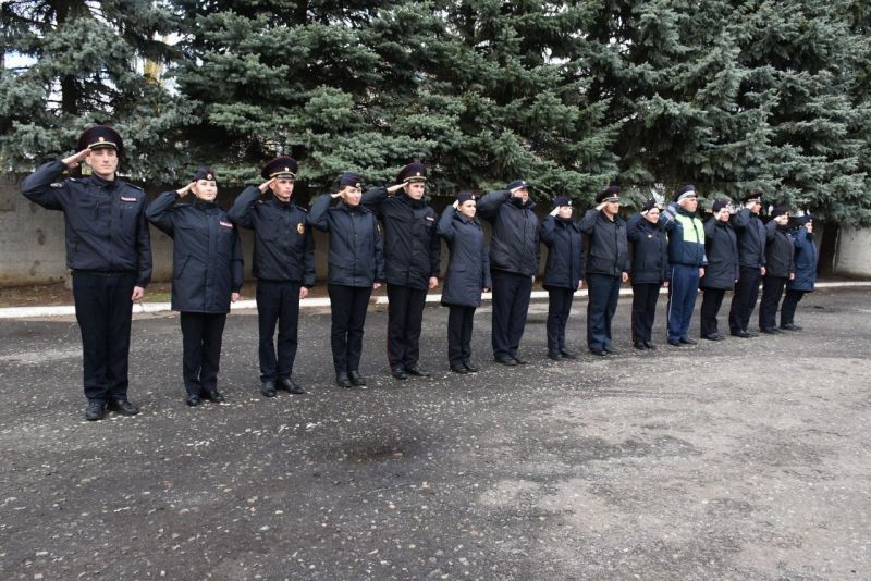 Новопсковские правоохранители отметили профессиональный праздник Присягой и концертом