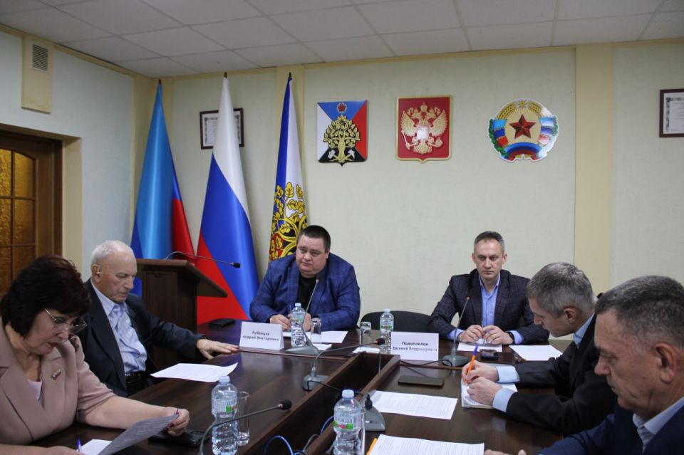 Андрей Рубанцов: Сегодня в Администрации городского округа город Ровеньки прошёл «Депутатский час», посвященный актуальным вопросам жизни нашего города