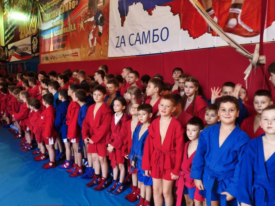 Ровенчане приняли участие в соревнованиях по самбо, посвящённых памяти героев СВО