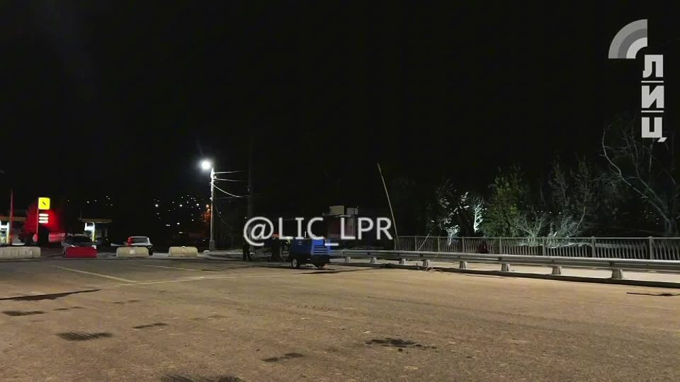 Путепровод в районе парка 1 мая в Луганске вот-вот откроют: дорожники проводят последние штрихи