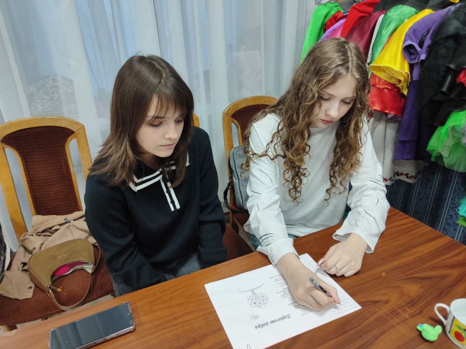 В Кировском городском Дворце культуры состоялся песенный марафон, посвященный Дню доброты «Дорогою добра»