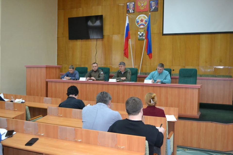 Состоялось расширенное совещание под председательством Главы Старобельского муниципального округа Владимира Чернева