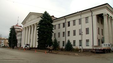 В Краснодоне специалисты тюменской компании «Артстрой» приступили к строительству пешеходной зоны, расположенной у ДК им. Молодой Гвардии. Ранее был проведён капитальный ремонт фасада главного учреждения культурно-массовой...