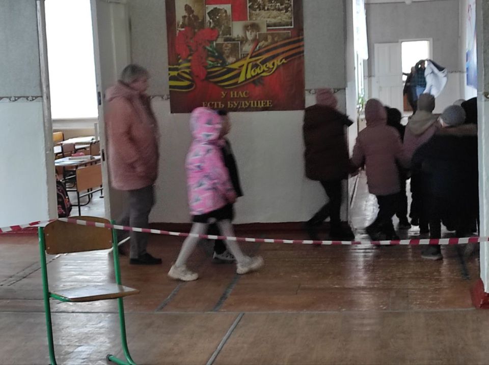 По поручению Главы городского округа город Ровеньки Андрея Рубанцова сотрудники отдела чрезвычайных ситуаций, охраны труда и окружающей природной среды Администрации городского округа город Ровеньки приняли участие в учениях...