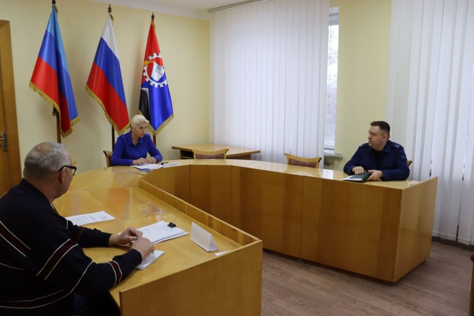 В Стаханове прошло заседание комиссии по делам несовершеннолетних