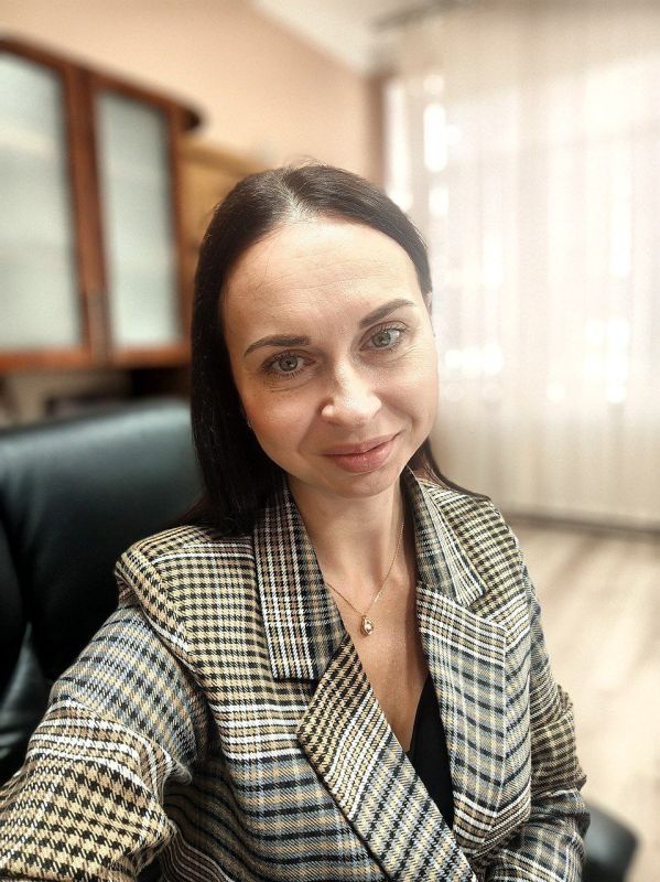 Алёна Лумеровская: Друзья!. Стартовало народное голосование конкурса «Гордость местного самоуправления ЛНР» — прошу вашей поддержки! Голосуйте за меня в номинации «Лучший депутат представительного органа ЛНР» и помогите...