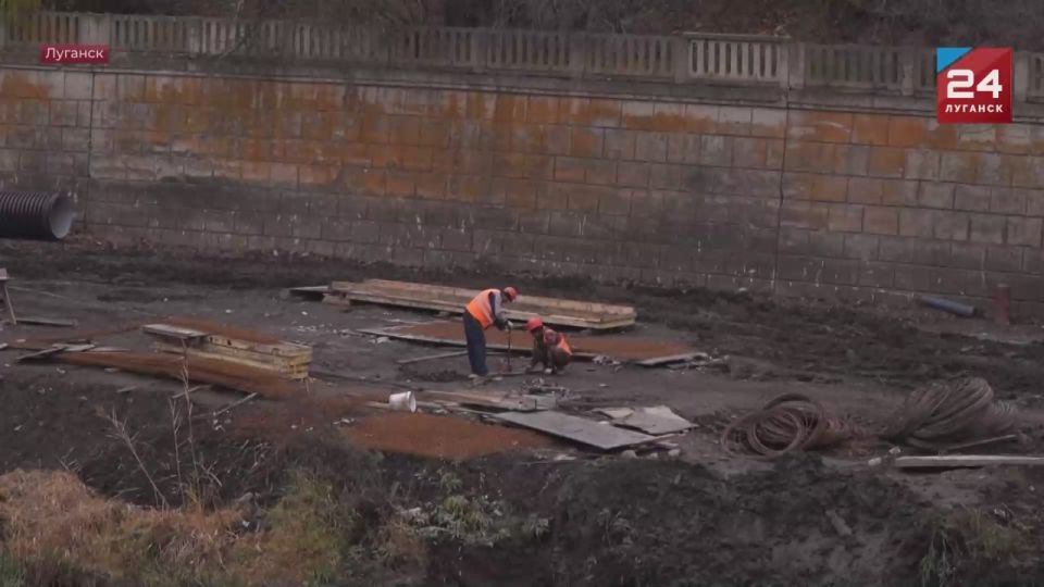 В Луганске подходит к завершению реконструкция моста через реку Лугань в районе Парка 1 Мая