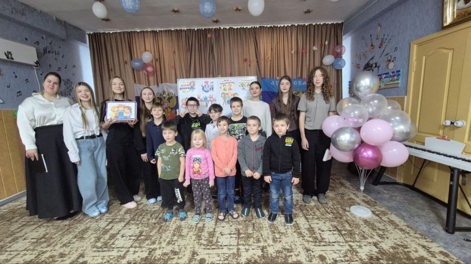 Волонтеры устроили праздник добра для детей