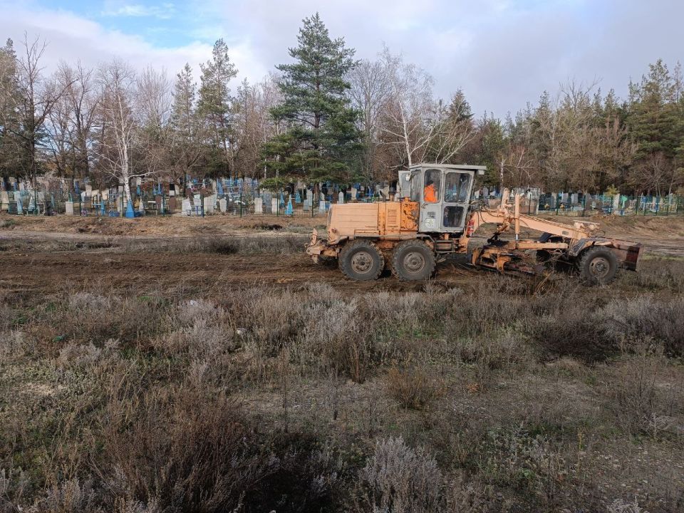 Владимир Чернев: В рамках подписанного постановления о благоустройстве территорий кладбищ учреждения продолжают мероприятиям по приведению их в нормативное состояние