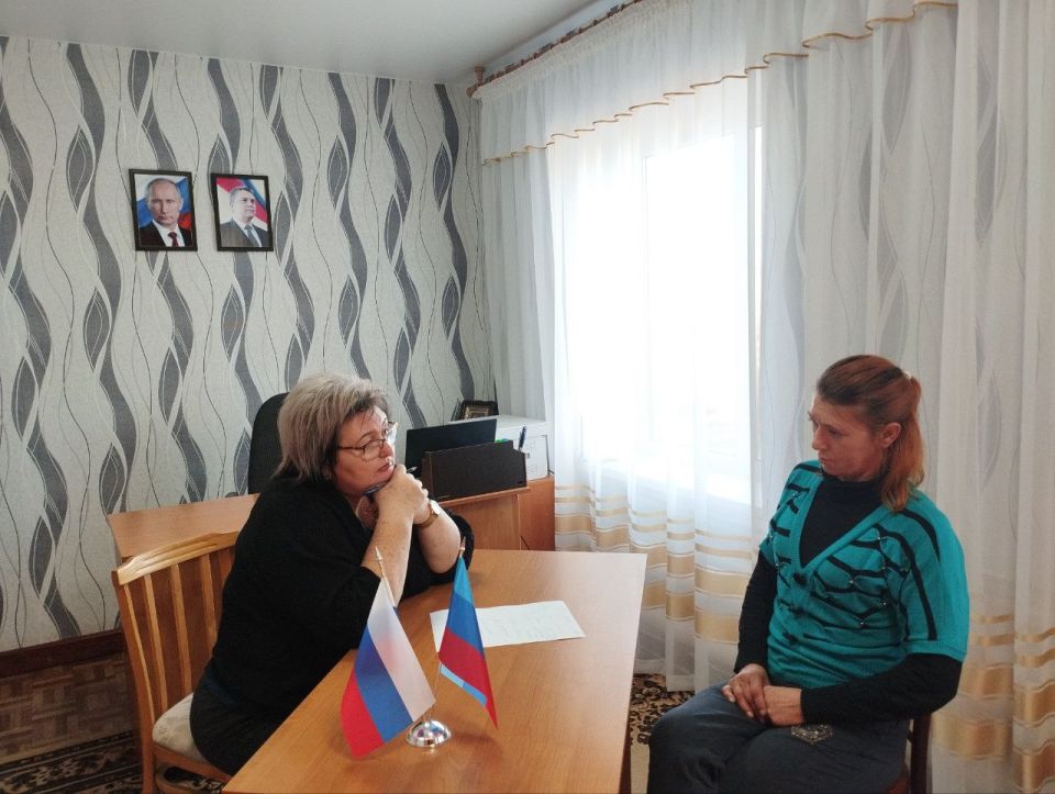 Сегодня в детском саду "Радуга" в рамках общегородской акции «Забота», начальник отдела по вопросам опеки, попечительства и патронажа Администрации городского округа город Ровеньки Ирина Попова оказала индивидуальную...