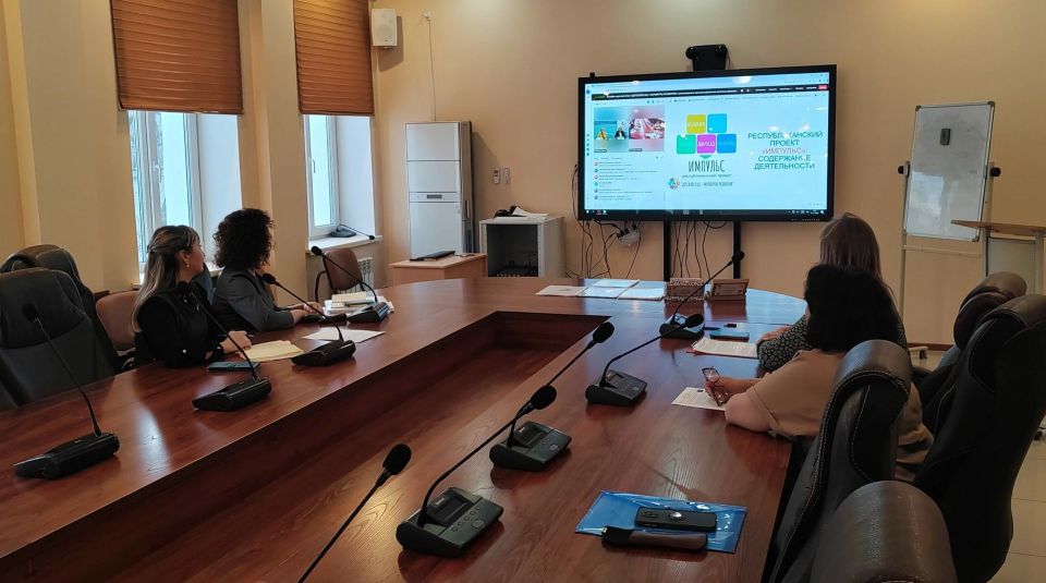 Регион-шеф продолжает поддерживать педагогов из Ровеньков методически