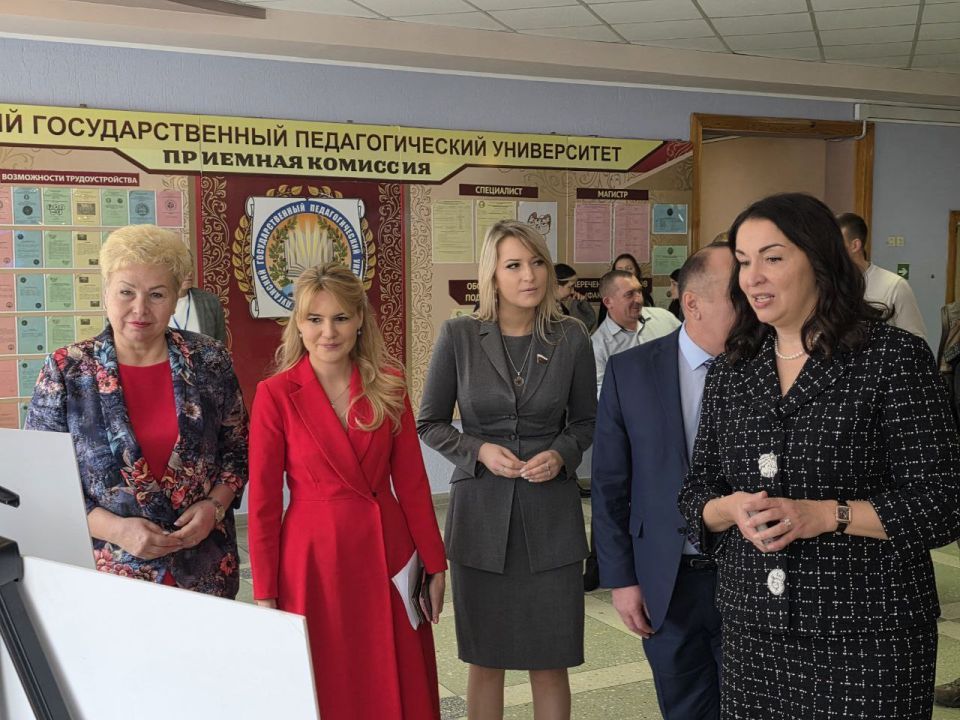 Ольга Бас: Сегодня в Луганском педагогическом университете открылись двери IV Молодежного патриотического форума «Земля героев», и я с гордостью стала почетным гостем этого важного события