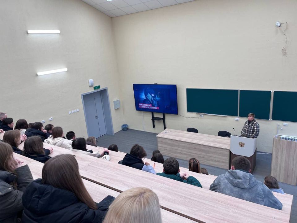 11Сотрудник луганской киберполиции дала студентам практические советы по противодействию интернет-мошенничеству