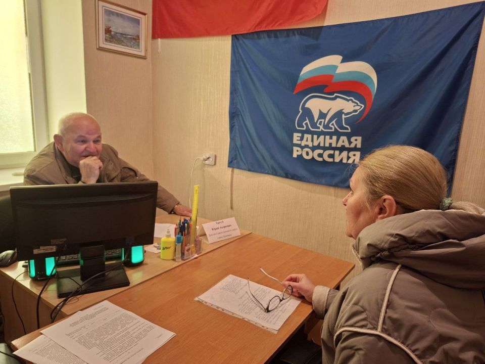 Депутаты Совета городского округа муниципальное образование городской округ город Лисичанск Луганской Народной Республики продолжают приемы граждан