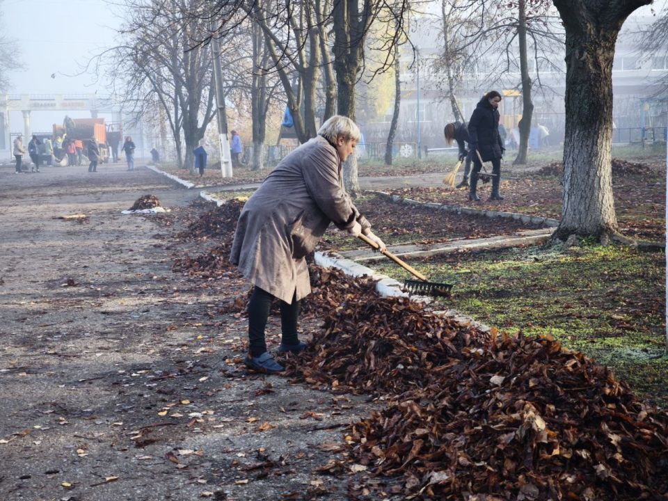 Кировчане приняли участие в городском субботнике по благоустройству территории