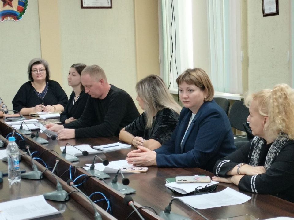 Круглый стол в Ровеньках: раннее выявление семейного неблагополучия