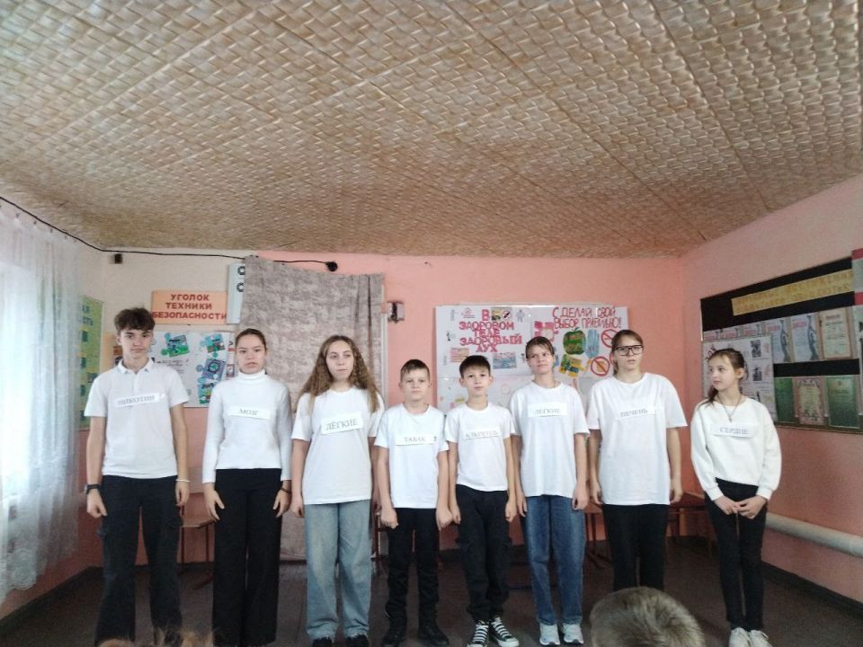 В Ровеньковском центре детского, юношеского туризма и краеведения 16.11.2025 было интересно. Здесь прошли выступления агитбригад кружков Центра