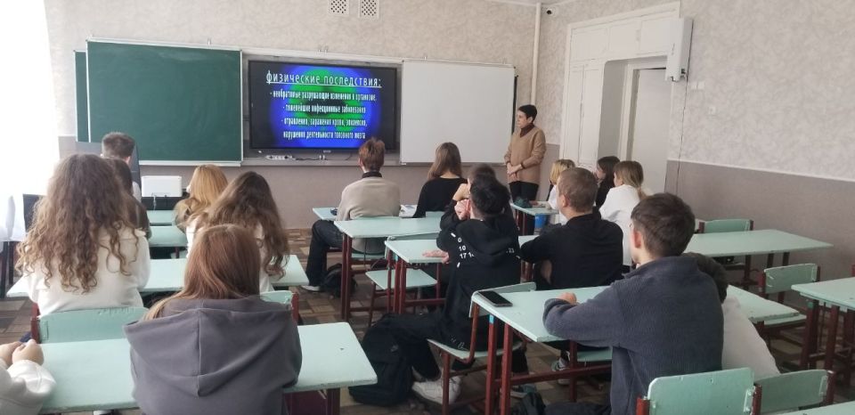 Специалистом филиала №6 Семейного центра города Ровеньки, Зубковой Ириной, была проведена важная профилактическая лекция для обучающихся Ровеньковской школы № 6. Тема занятия – «Права и обязанности граждан, ответственность...