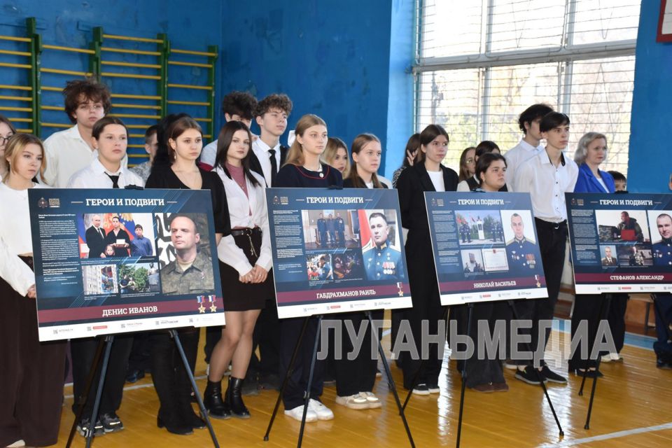 В Кировске открыта фотовыставка «Герои и подвиги: Наши земляки – Герои России»