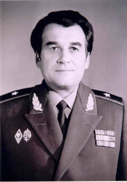 Сотрудники МВД по Луганской Народной Республике передали поздравительный адрес ветерану ОВД Григорию Ветрову