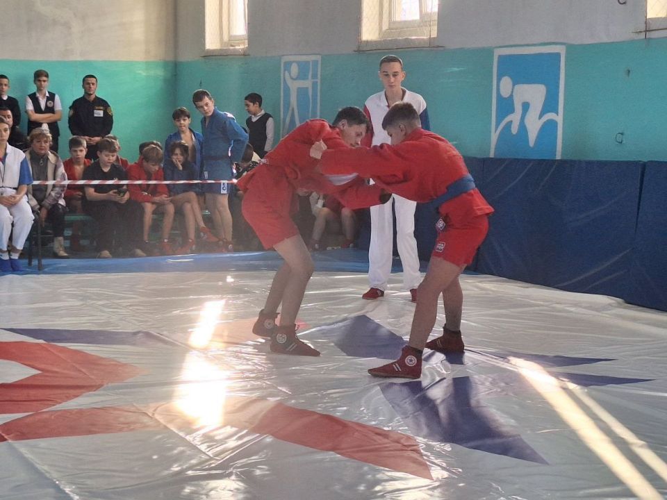 Новый ковёр для самбистов Ясеновской гимназии!