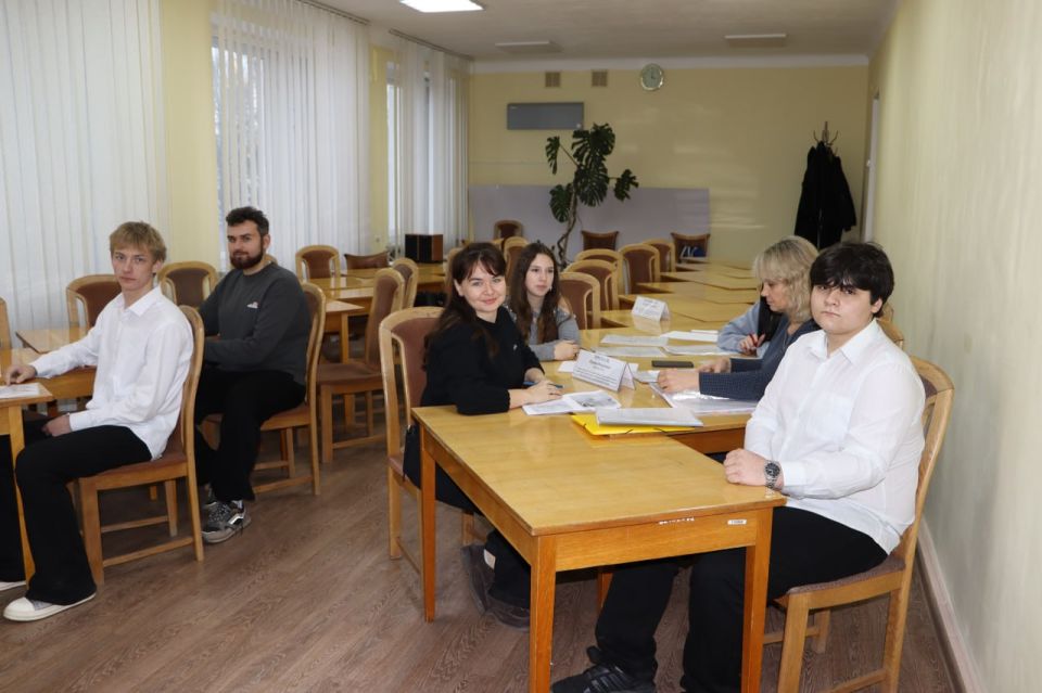 В Администрации Стаханова продолжается конкурсный отбор в Молодёжный совет