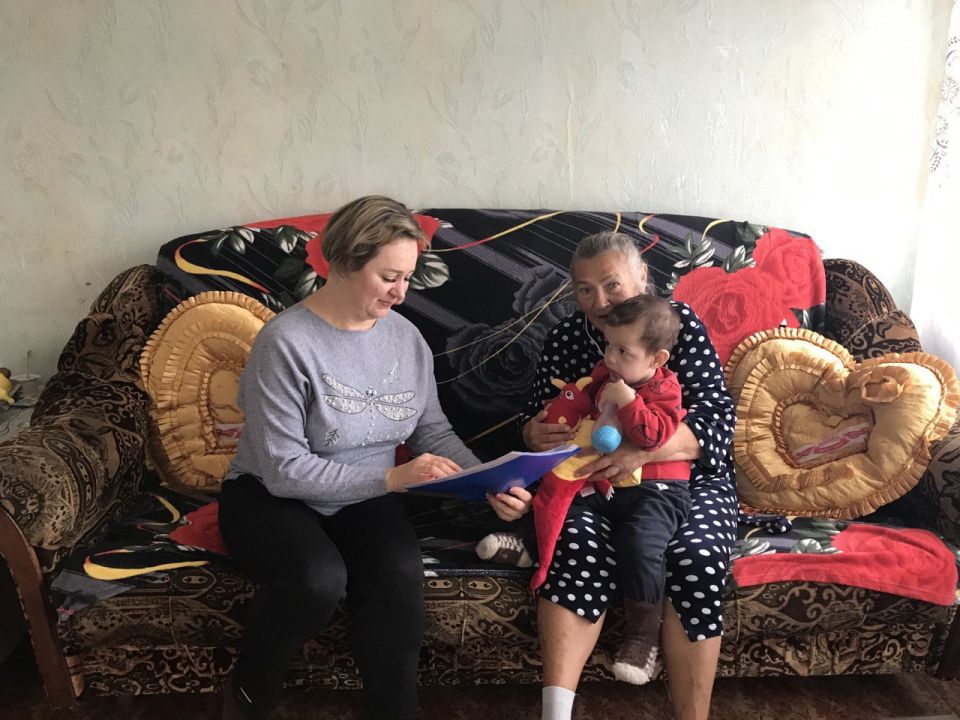 Владимир Чернев: В рамках рейда «Семья» специалисты отдела опеки, попечительства и патронажа посетили три семьи с малолетними детьми, включая семьи, нуждающиеся в дополнительной поддержке