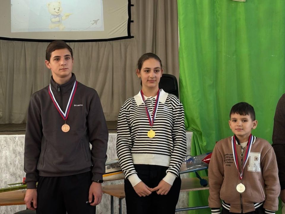 Лисичанский центр внешкольной работы занял второе место в Республиканском конкурсе по авиамодельному направлению «Высокий пилотаж», который прошел в Луганске