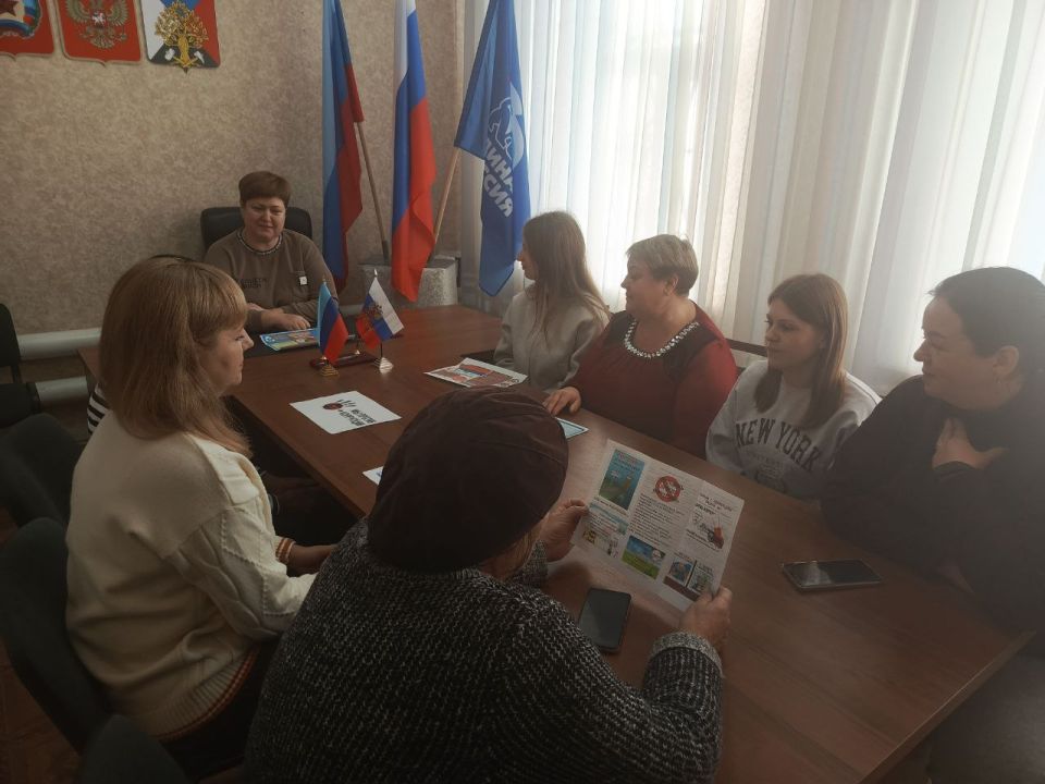 С целью повышения уровня антикоррупционного сознания и правовой грамотности в пгт Новодарьевка прошел круглый стол «Мы против коррупции»