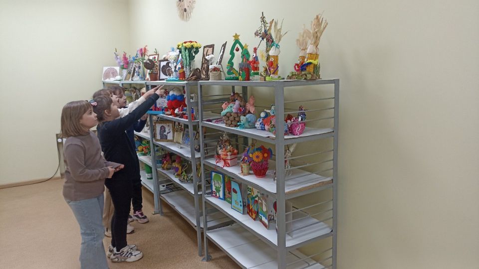 С начала ноября в филиале №21 «Лозно–Александровский ПДК» открыта выставка творческих работ «Чудеса рукотворные»