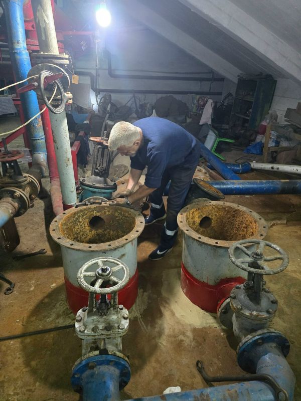 В слесарном помещении СК "Юбилейный" успешно завершилась плановая ревизия запорной арматуры