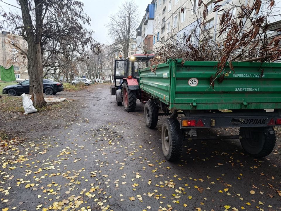 В пгт Ясеновский ведутся работы, направленные на улучшение качества жизни населения!