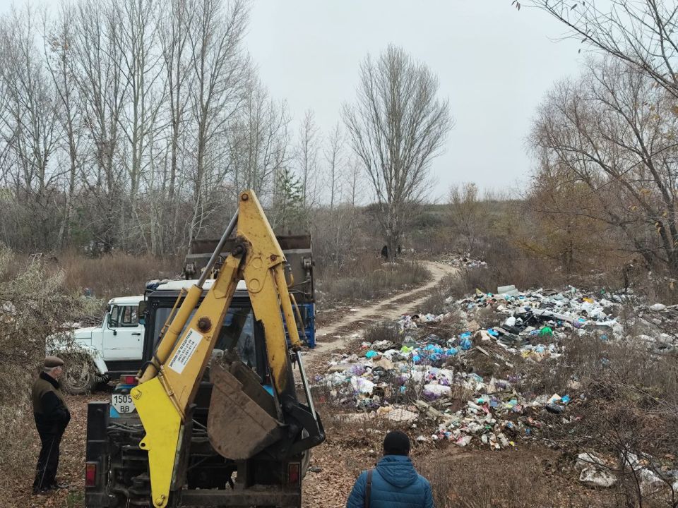 В селе Шульгинка продолжается ликвидация крупной несанкционированной свалки