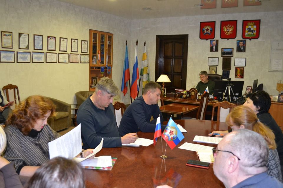 Глава Старобельского муниципального округа Владимир Чернев провёл заседание балансовой комиссии