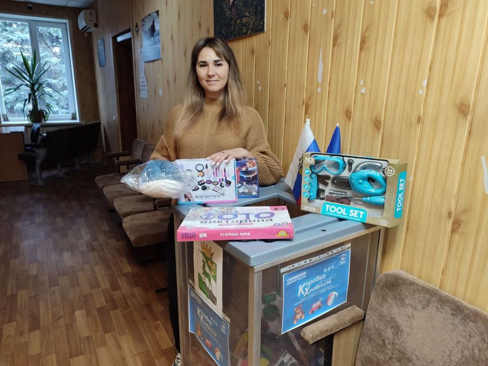 «Коробка храбрости». Координатор «Женское движение» Руслана Боярская приняла участие в замечательной акции "Коробка храбрости", где она передала для детей игрушки