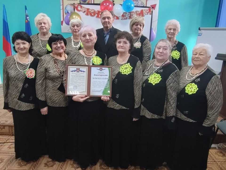 Участники хора «Вдохновение» клуба «Ветеран» Перевальского комплексного центра на протяжении 2025 года принимали участие не только в мероприятиях, проводимых на территории Луганской Народной Республики, но и за ее пределами