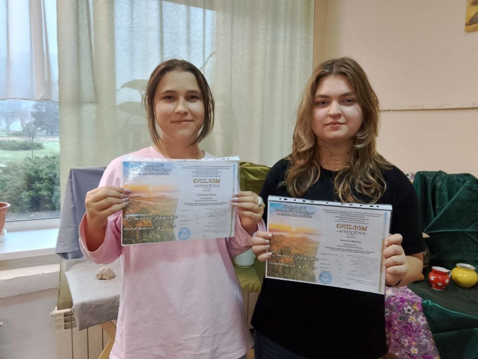 Недавно состоялся открытый фестиваль-конкурс пленэрных работ под названием «Степей родных синеющие дали»