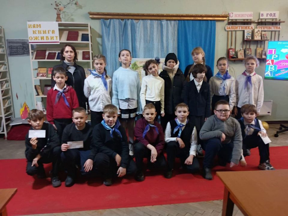 20 ноября, в рамках празднования Всемирного дня ребенка, в библиотеке Дома культуры г. Вахрушево состоялась познавательно-правовая программа для юных жителей