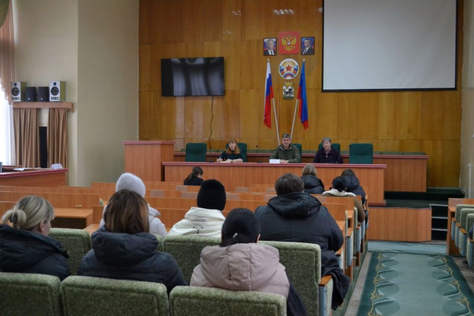 Владимир Чернев: Провёл совещание с предпринимателями и руководством МАУ «Старобельский торговый комплекс»