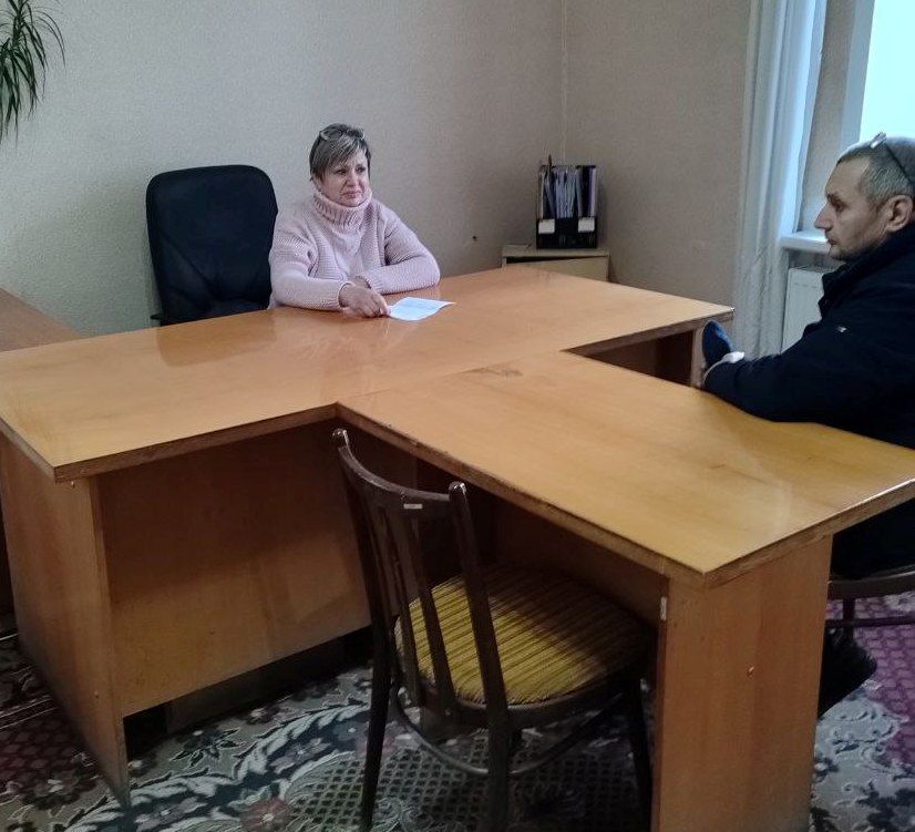 В Ирмино состоялся выездной приём специалиста центра социальной защиты населения