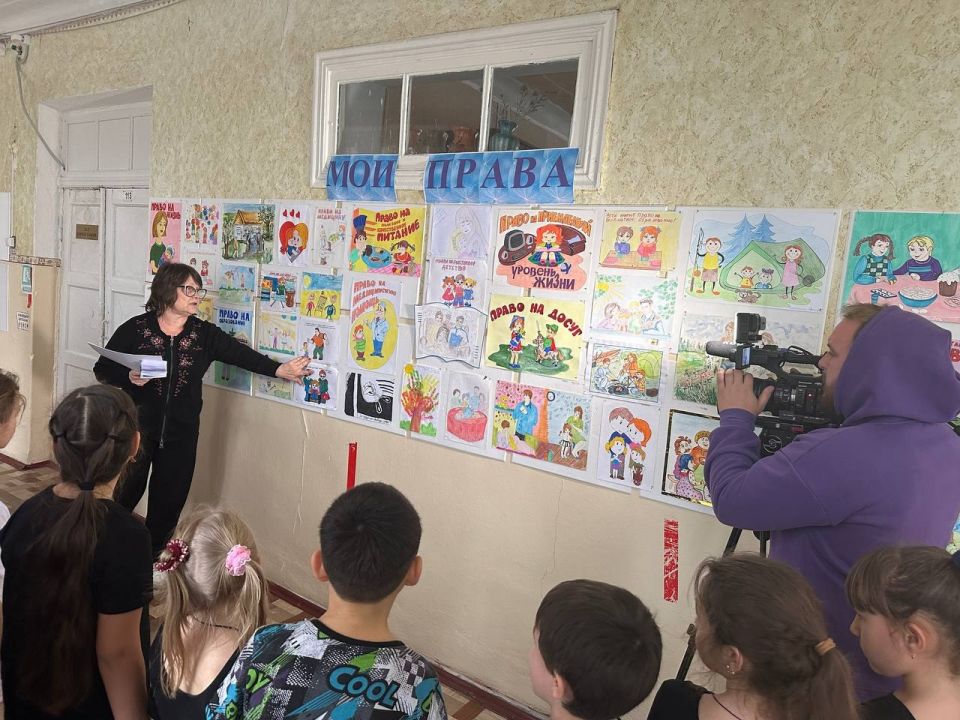 Открытие выставки «Мои права» в Доме творчества детей и юношества