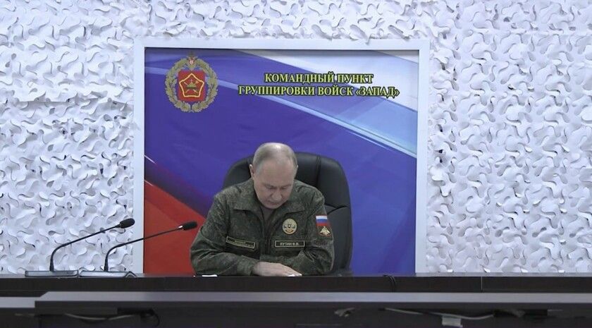 Путин назвал главарей Украины преступной группировкой, сидящей на золотых горшках