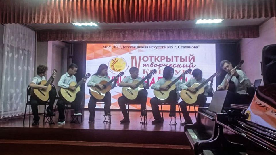 В Стаханове прошел IV Открытый творческий конкурс «Лучики надежды», посвящённый 80-летию Великой Победы