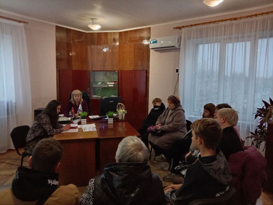 В Администрации городского округа муниципальное образование городской округ город Кировск Луганской Народной Республики в рамках Всероссийского дня правовой помощи детям состоялось мероприятие «Мы против коррупции», на...