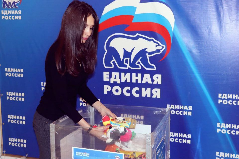Секретарь местного отделения партии "ЕДИНАЯ РОССИЯ" Яна Сылкина присоединилась к акции «Коробка храбрости»