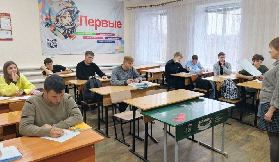 В Лутугинском центре занятости провели профориентационный урок