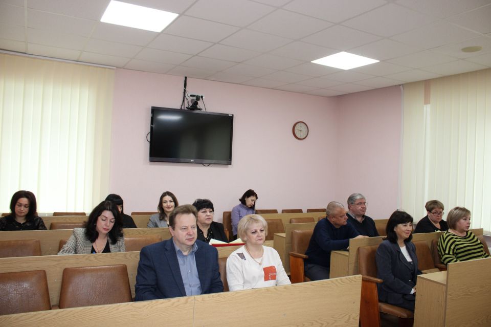 Сегодня Глава городского округа город Ровеньки Андрей Рубанцов провел плановое рабочее совещание с руководителями управлений администрации и структурных подразделений