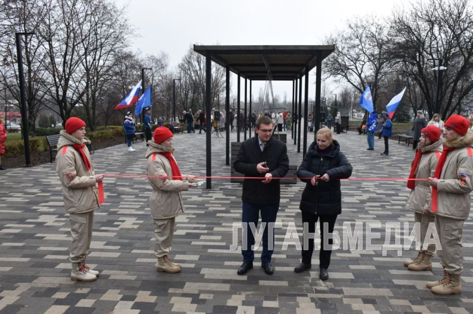 В Брянке состоялось открытие благоустроенной общественной территории к мемориальному комплексу «Землякам нашим, за Родину павшим…»