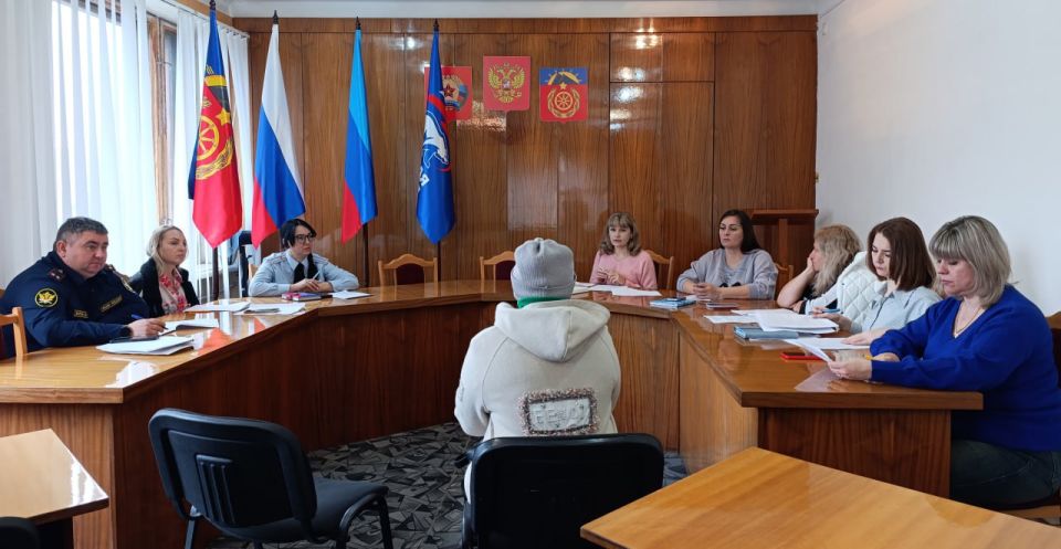 В Администрации Антрацитовского муниципального округа состоялось очередное заседание комиссии по делам несовершеннолетних и защите их прав, на котором рассмотрено 11 административных дел по части 1 статьи 5.35 КоАП РФ...